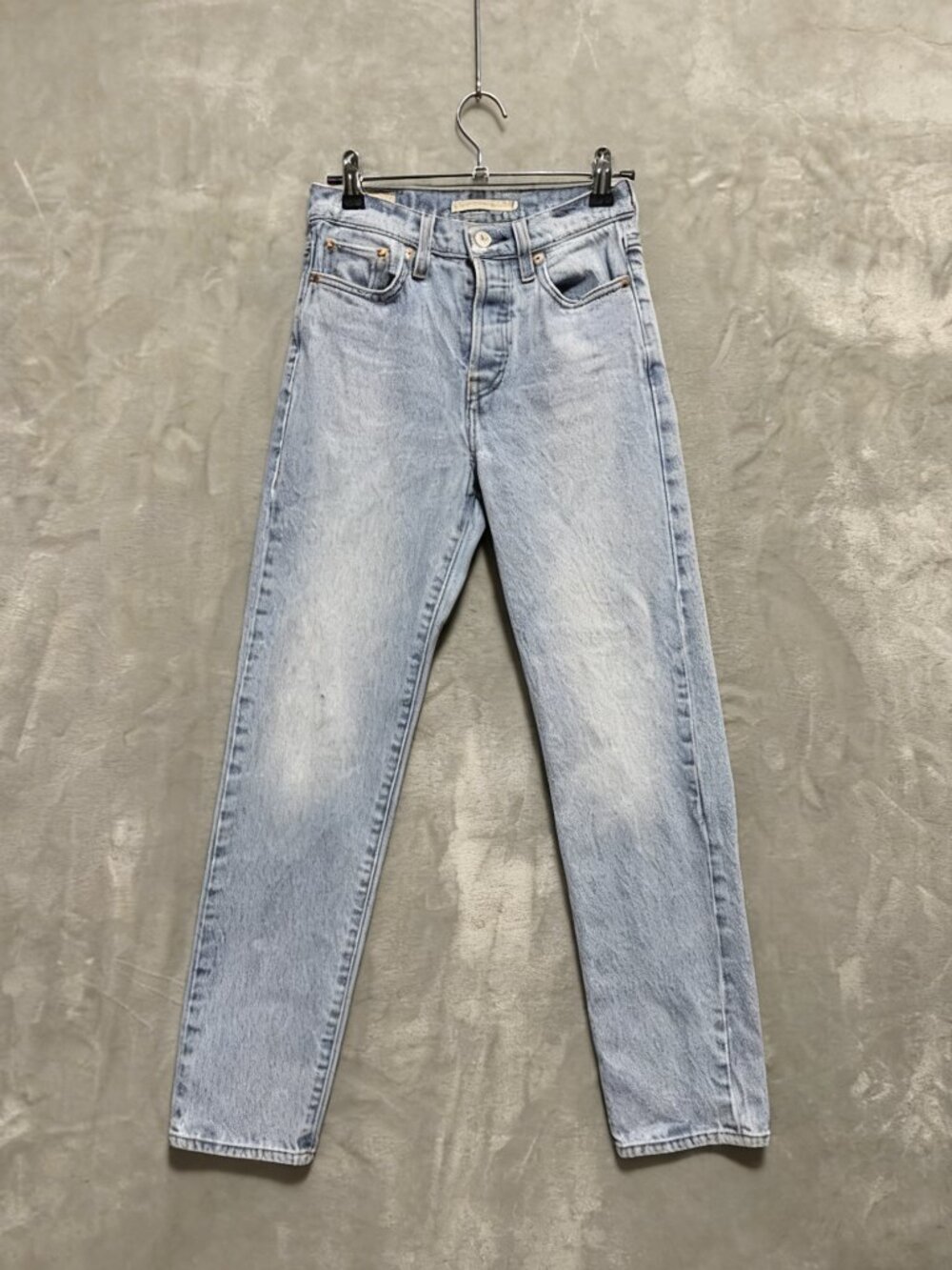 Levi’s Wedgie Fit Straight Jeans Womens 23x28 Blue Denim Light Wash Button Fly